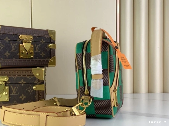 First bag ru LOUIS Chess Messenger-24*24*8CM VUITTON 0723